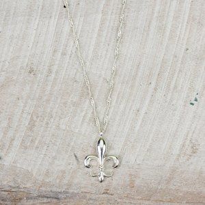 Silver Plated Fleur De Lis Pendant Necklace 10"